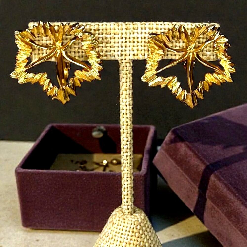 Signed Vintage Napier Gold Tone Maple Leaf Clip On Earrings